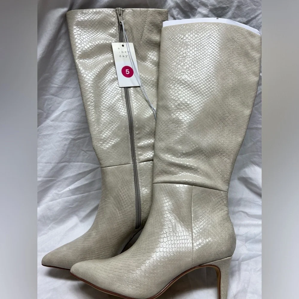 Off white tall boots - Picture 6 of 16